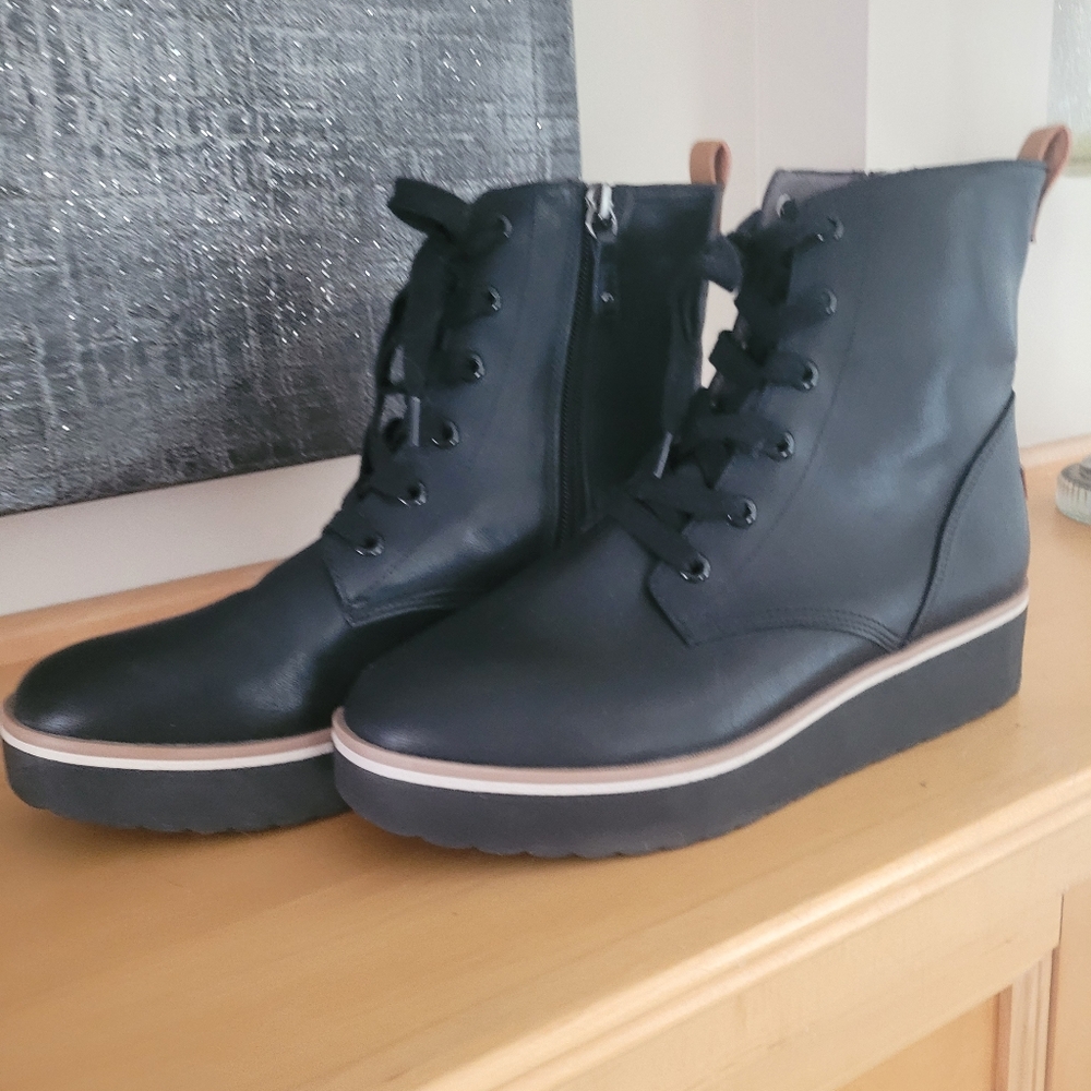 Dr. Scholl's black size 7.5 boots